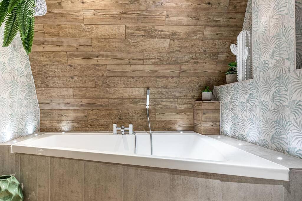 Apartament Style & Opulence In Georgian Chapel W Parking Bath Zewnętrze zdjęcie